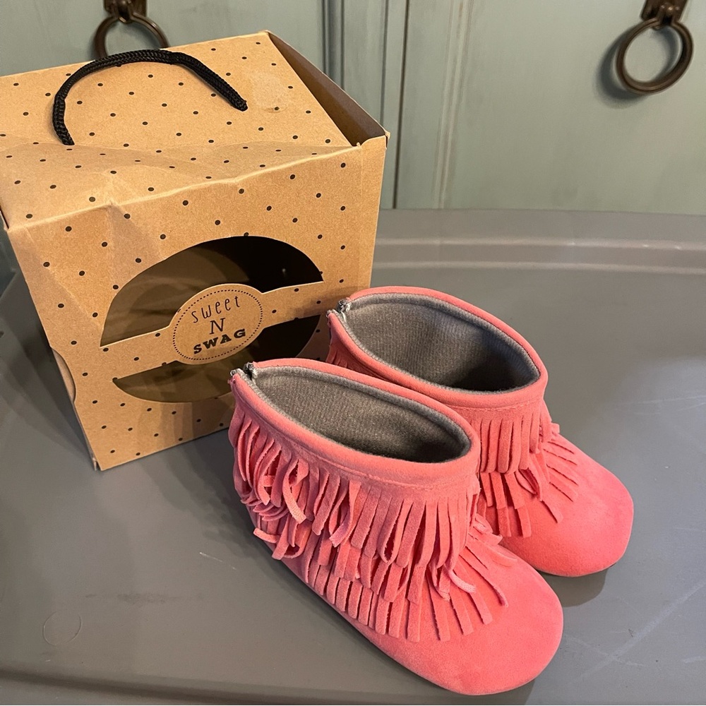 Sweet N Swag Pink Fringe Girls Boots size 7/8